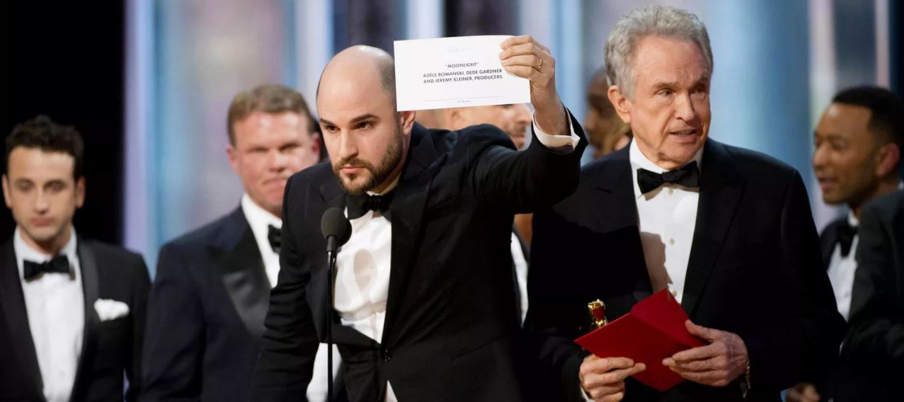 Jordan Horowit exibe o real vencedor da noite: Moonlight