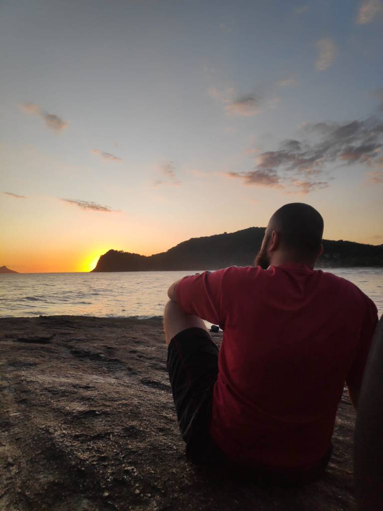 "Ainda bem que raspei o cabelo, não vai sair a calvície"